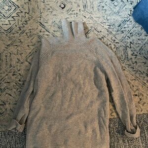 Gray men’s turtle neck waffle material